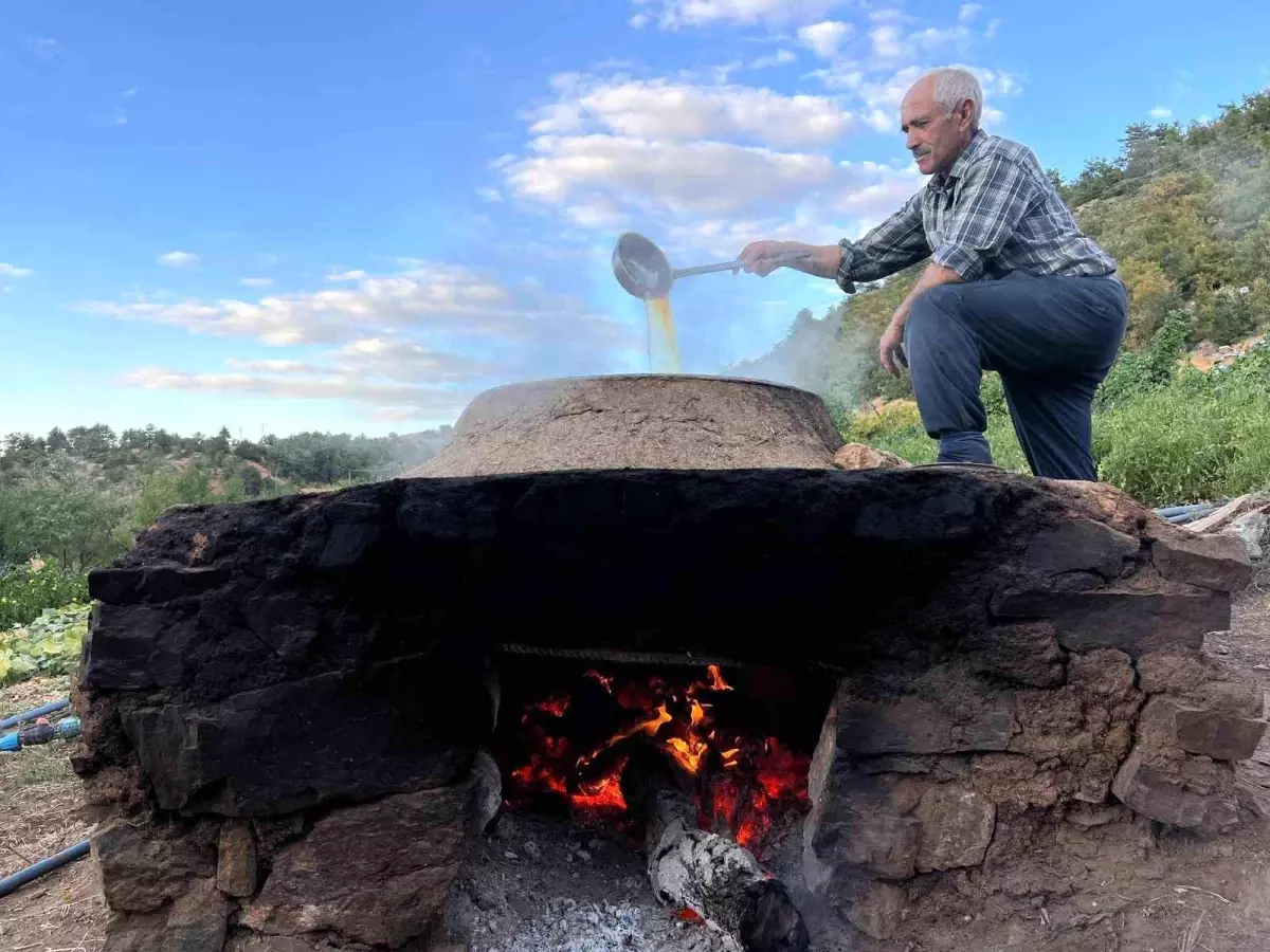 ekinozunde uzum pekmezi telasi QJCnFY9I