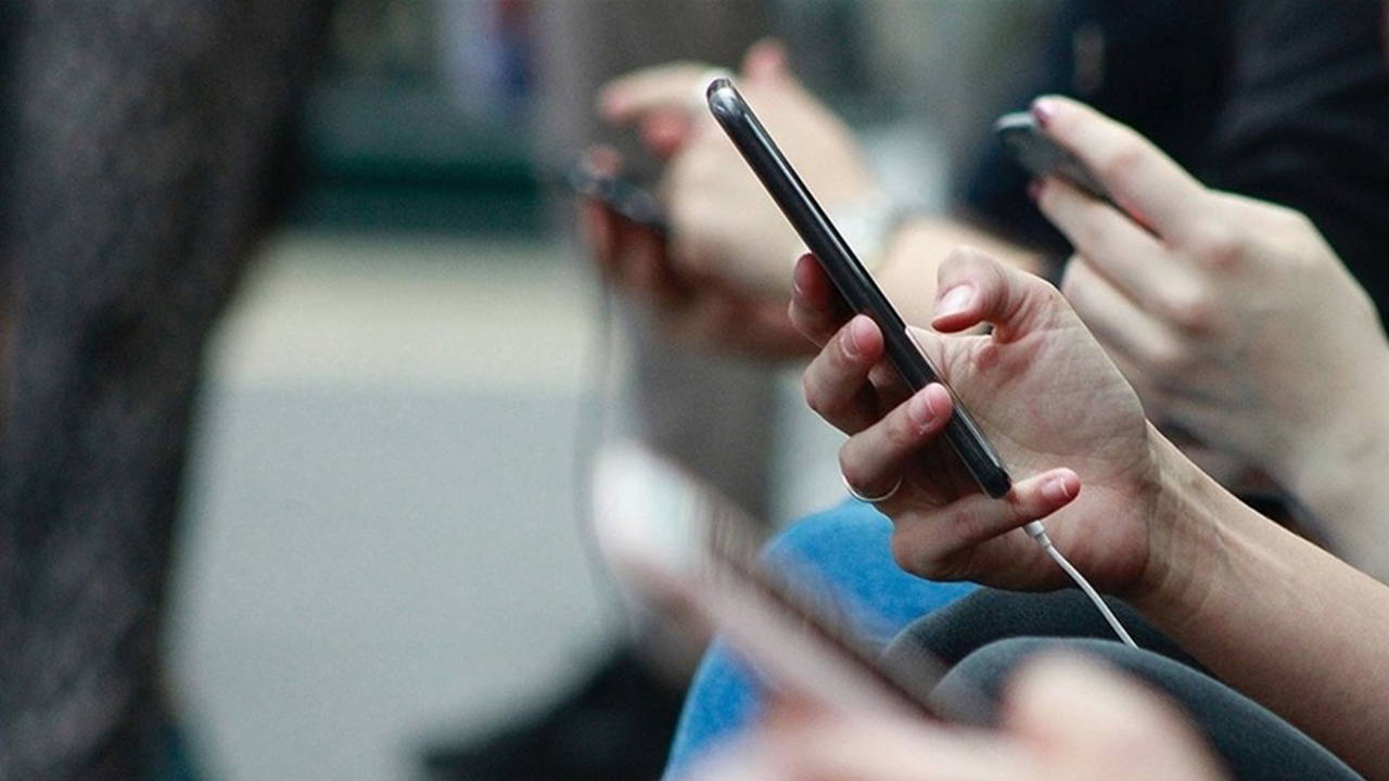 ekran bagimliligi vucudu savunmasiz birakiyor WIF48FMA