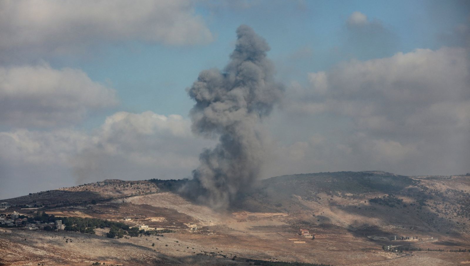 İsrail’den Lübnan’a saldırı: 4’ü çocuk 12 sivil yaralandı