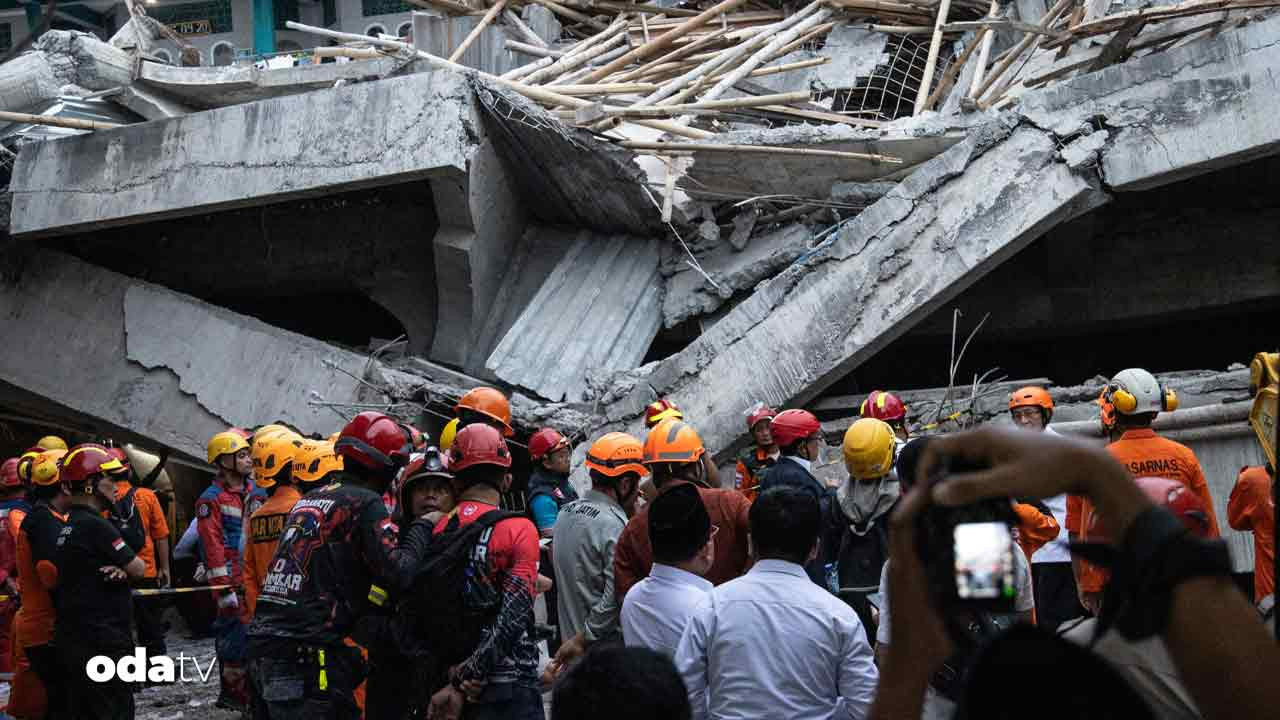 Endonezya’da okul binası çöktü: 37 ölü