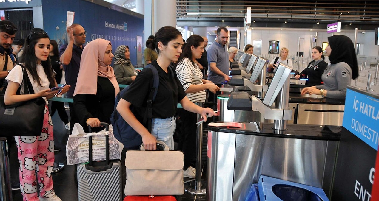 Vize duvarları yükseliyor