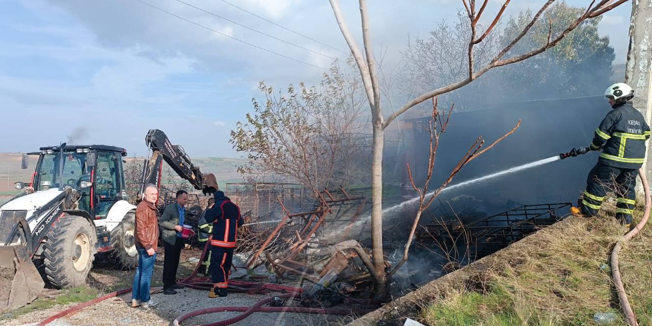 Edirne’de depo yangını! Tüm eşyalar küle döndü