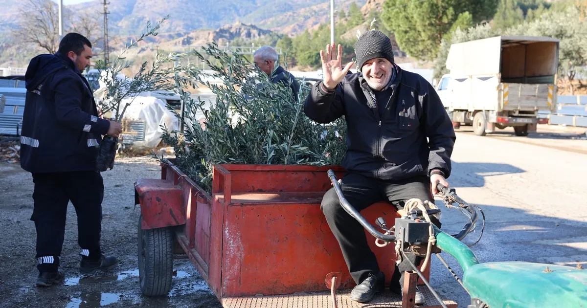 Eskişehir’de Büyükşehir Belediyesi’nden Üreticilere Zeytin Fidanı Desteği