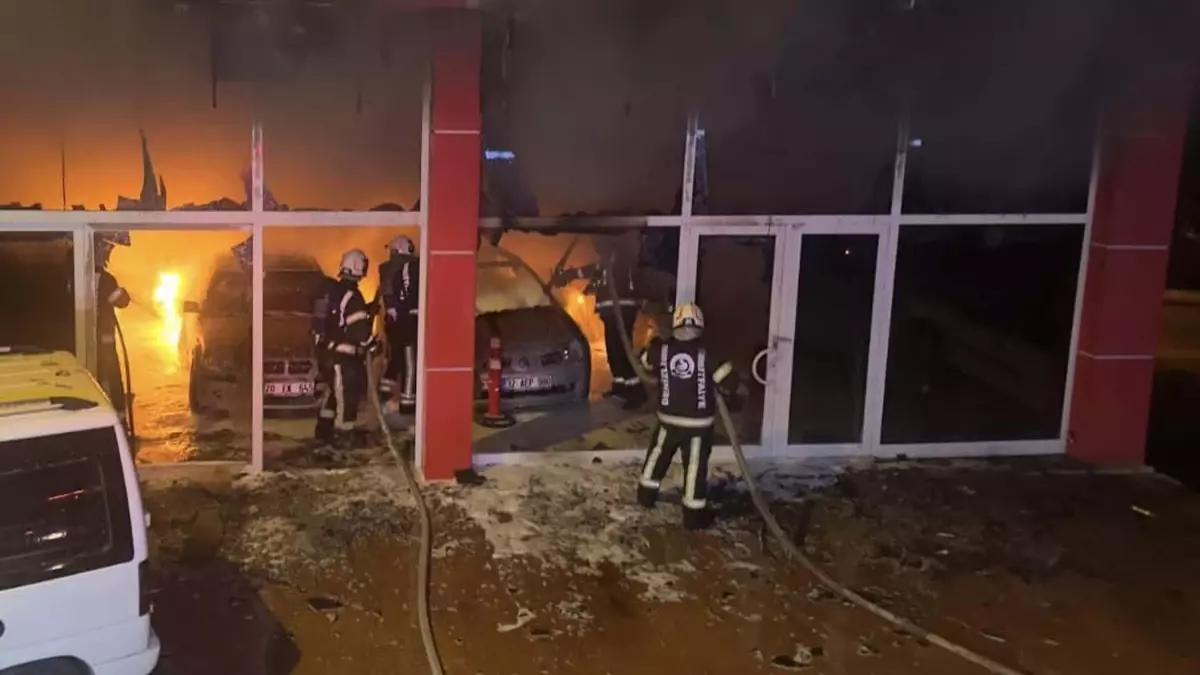 Pamukkale’de Kundaklama: 5 Araç Hasar Gördü