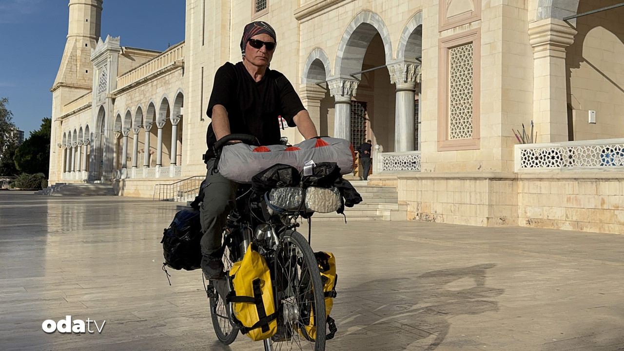 Umreye gitmek için pedal çeviriyor