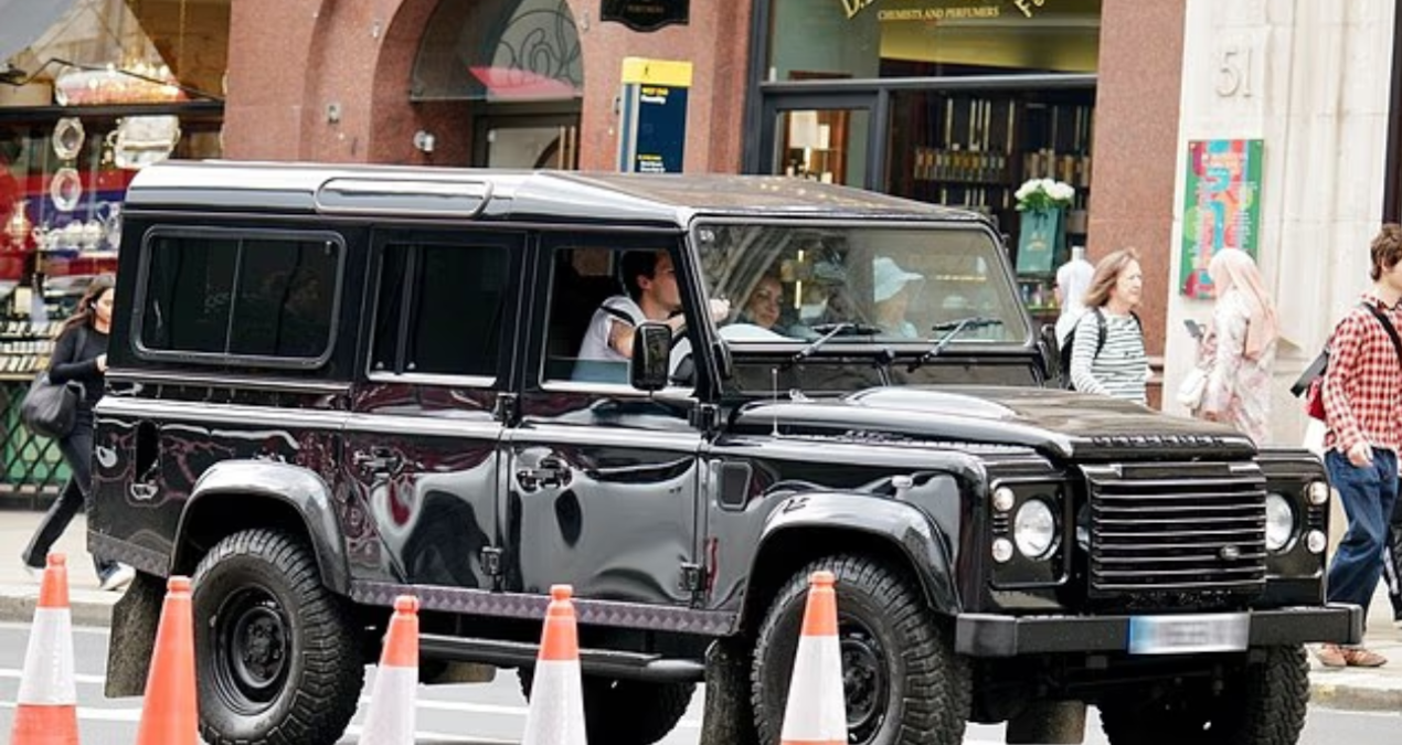 Ünlü çiftin 20 yaşındaki oğlu ehliyetini kaptırdı