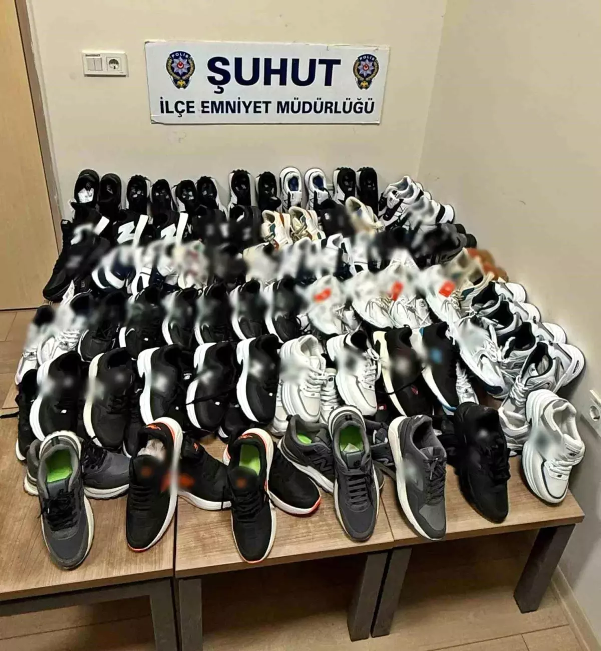 Afyonkarahisar’da 60 Çift Sahte Ayakkabı Ele Geçirildi