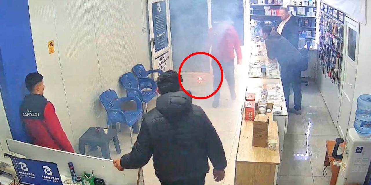 Tamire getirilen cep telefonu patladı: O anlar kamerada