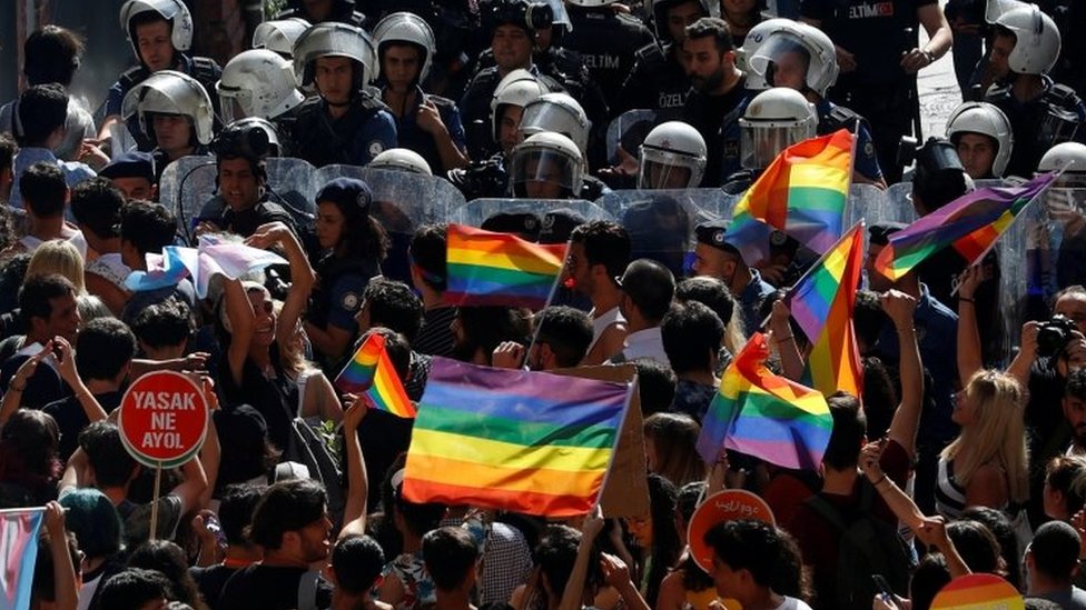 Bir yasa bin ihlal: LGBTİ+ varoluşuna karşı hukuki saldırı ve insan hakları rejimi