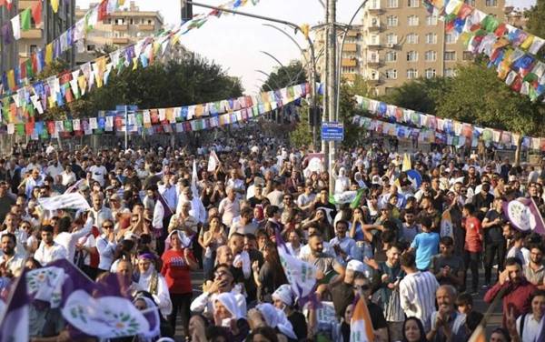 Diyarbakır miting yasakları yargıya taşındı: "Ne olursa olsun bu mitingi yapacağız"
