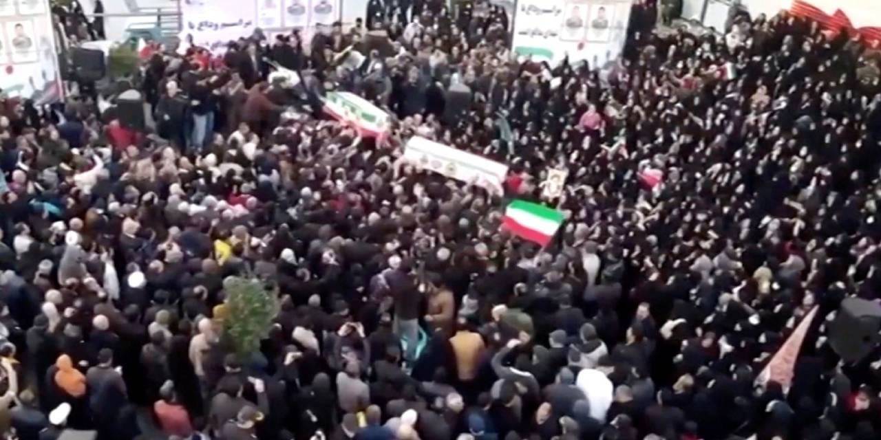 İran sokaklarında gerilim tırmanıyor: Şimdi de rejim yanlıları sokağa indi