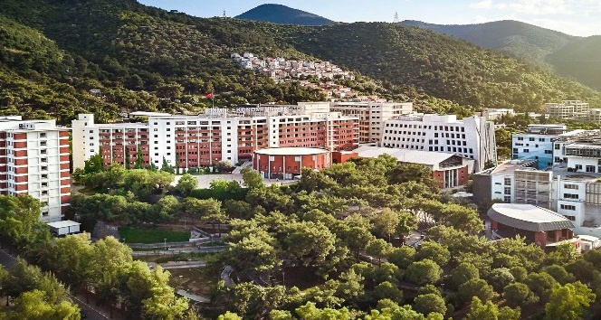 İzmir Ekonomi Üniversitesi’nde fotoğraf krizi. Üç şüpheli gözaltında