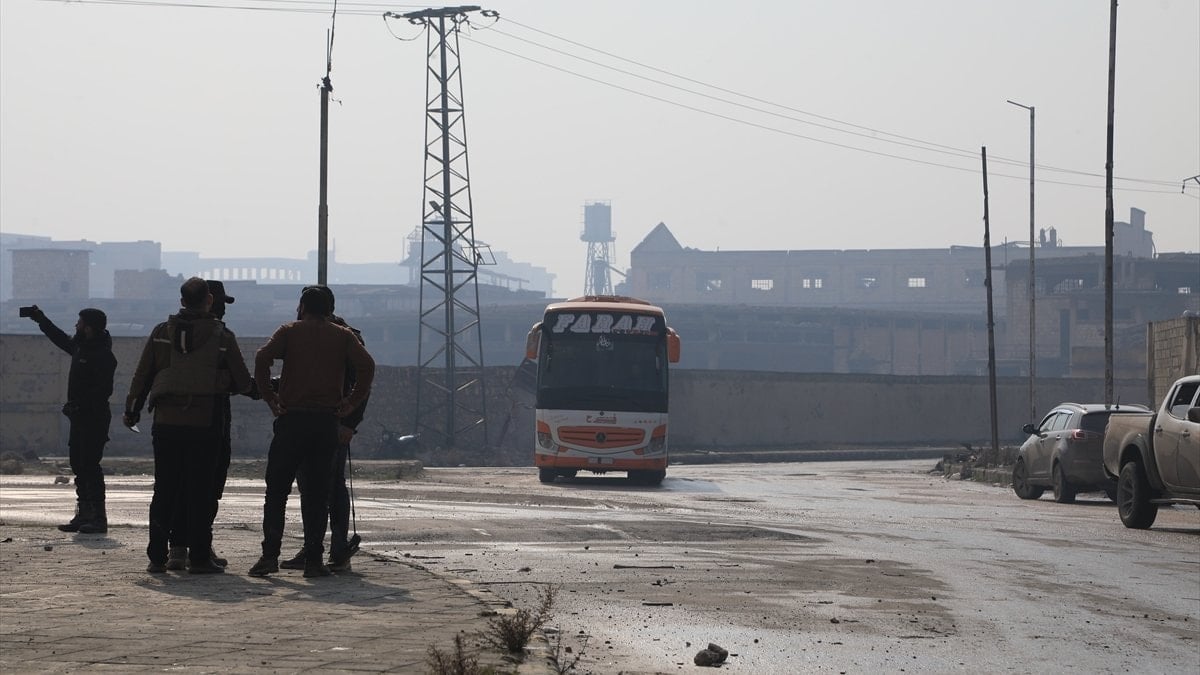 Şeyh Maksut’da 100’den fazla YPG/SDG’li terörist, Suriye güçlerine teslim oldu.
