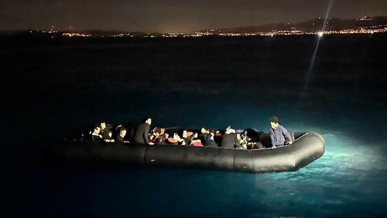 İzmir Seferihisar açıklarında 43 Düzensiz Göçmen Yakalandı